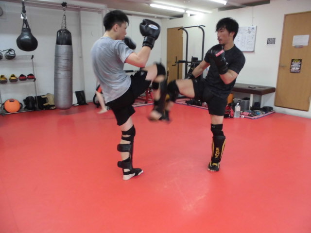 プロキックボクサー「知良」選手PREBOでトレーニング！